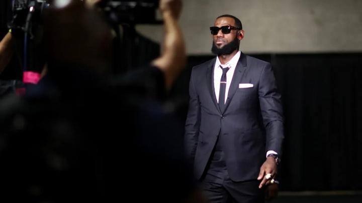 九游娱乐-不仅要球队！还要建球馆！詹姆斯正联手财团计划在退役后发起竞标